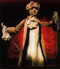 El “director” de Don Giovanni: personaje con reminiscencias 	mozartianas. Del Teatro Nacional de Praga